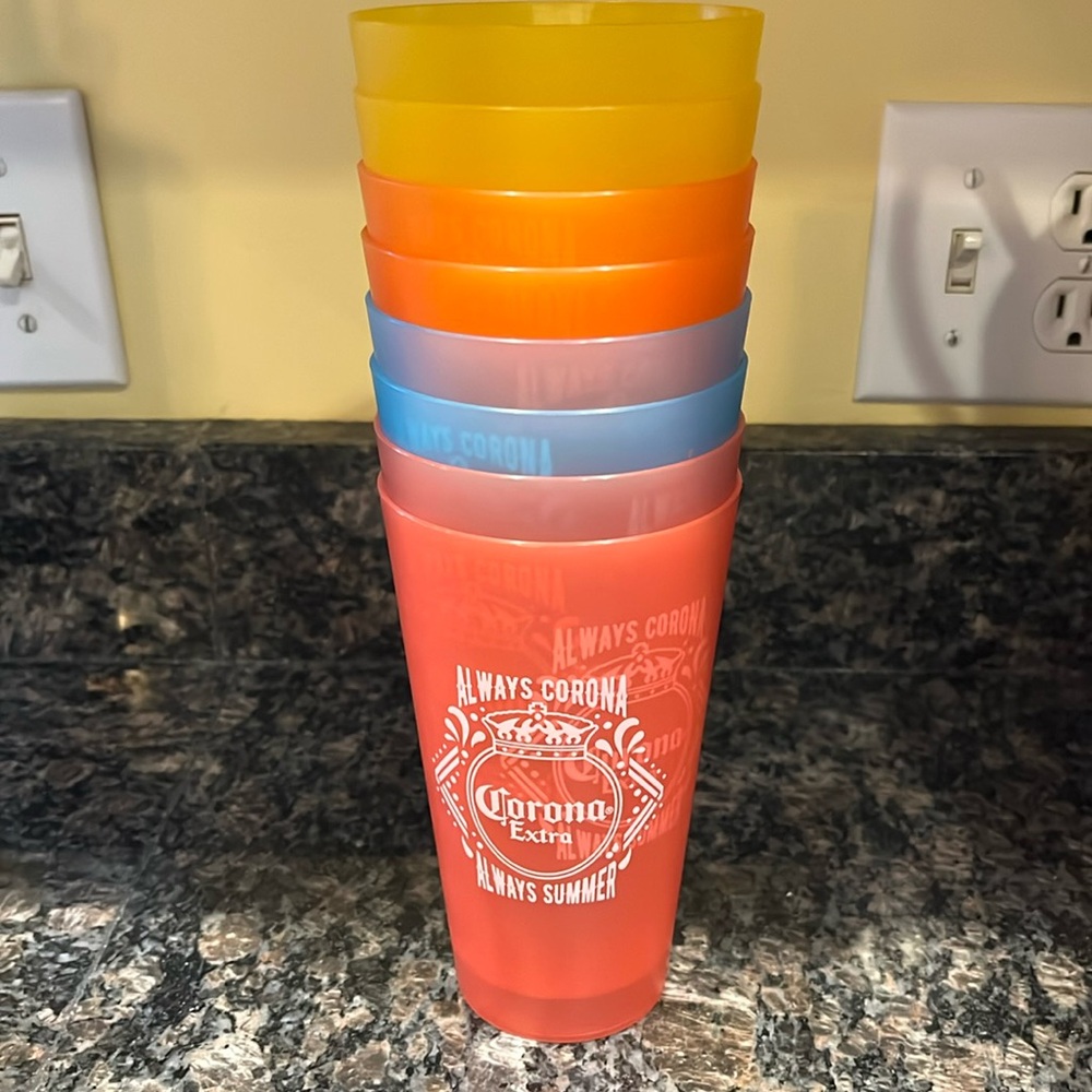 8 corona plastic cups.